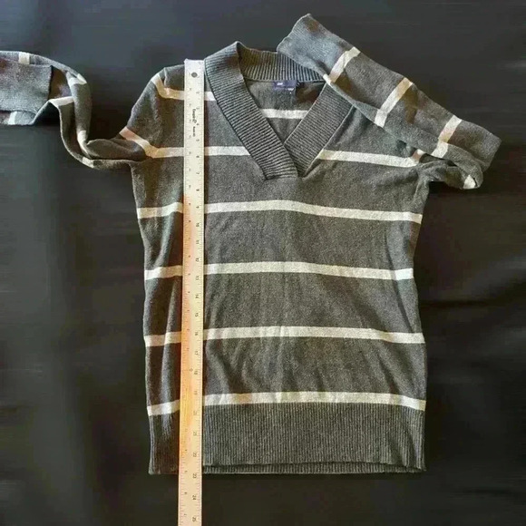 Gap Knit Sweater Men's Long-sleeve V-neck Stripes Grey Size S - Picture 9 of 11